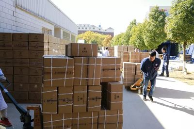 龍潤百家姓茶引全民熱購!生產、物流24小時工作備戰春節送禮旺季!