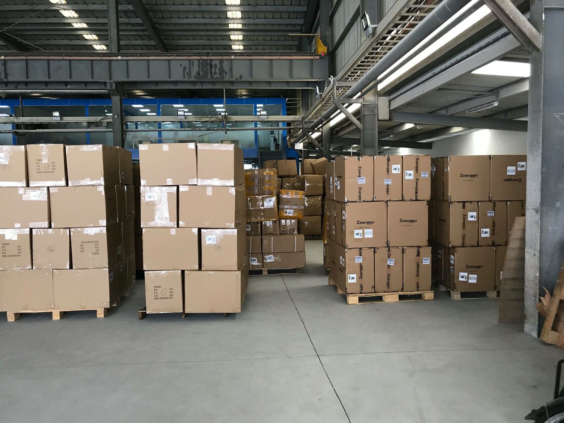 東莞發貨寄到香港中港貨運專線藍鷹國際物流